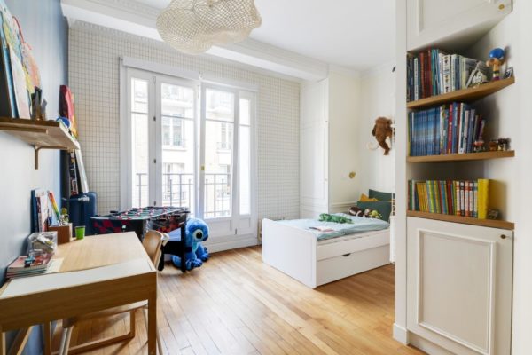 Chambre d'enfant dans un appartement haussmannien entièrement rénové par l'agence d'architecture U design Paris