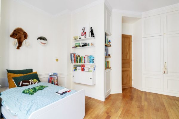 Chambre d'enfant dans un appartement haussmannien entièrement rénové par l'agence d'architecture U design Paris