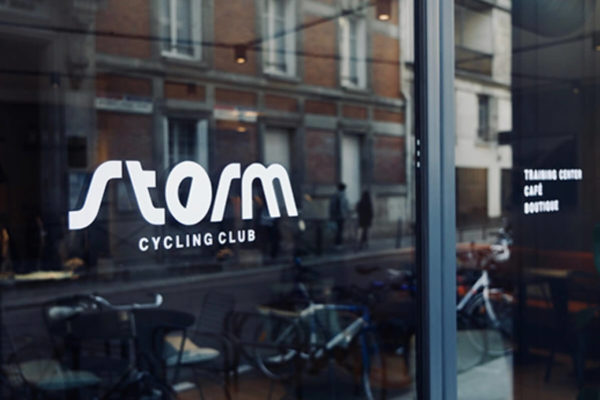 Vitrine storm cycling club - projet Cardinal Lemoine - rénovation par l'agence d'architecture u design