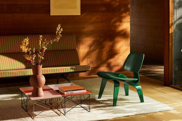 eames_molded_plywood_lounge_setting_3